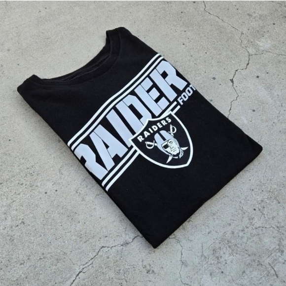 Oakland Raiders Mens size 2XL Vintage Black Raider Embroidered Letting tshirt - Picture 1 of 3